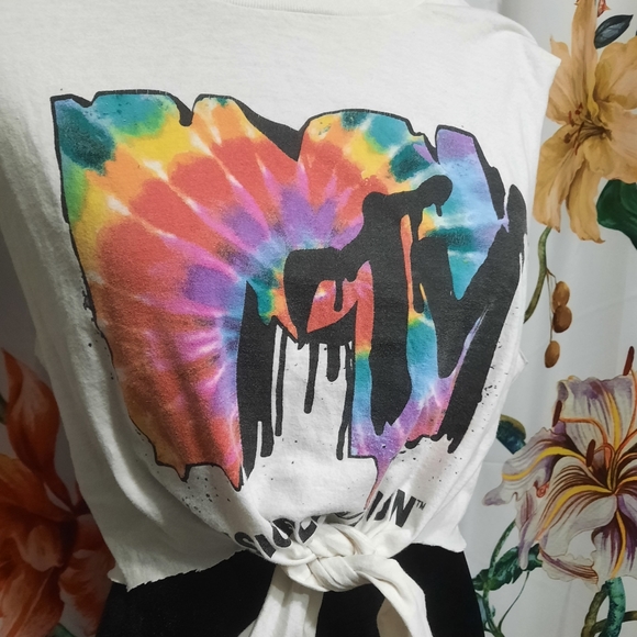 ~{MTV}~ Vintage style tie dye graphic print tie up top. - Picture 3 of 5